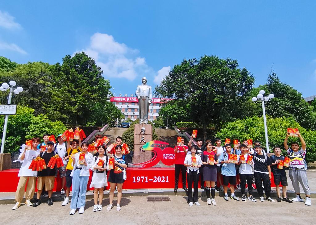 五秩芳华 交心于你 beat365正版唯一入口必一为全体学生发放定制版月饼