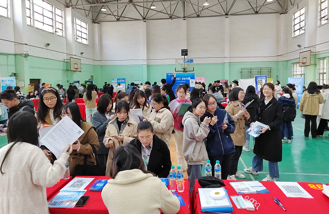 beat365正版唯一入口必一举行女生专场双选会