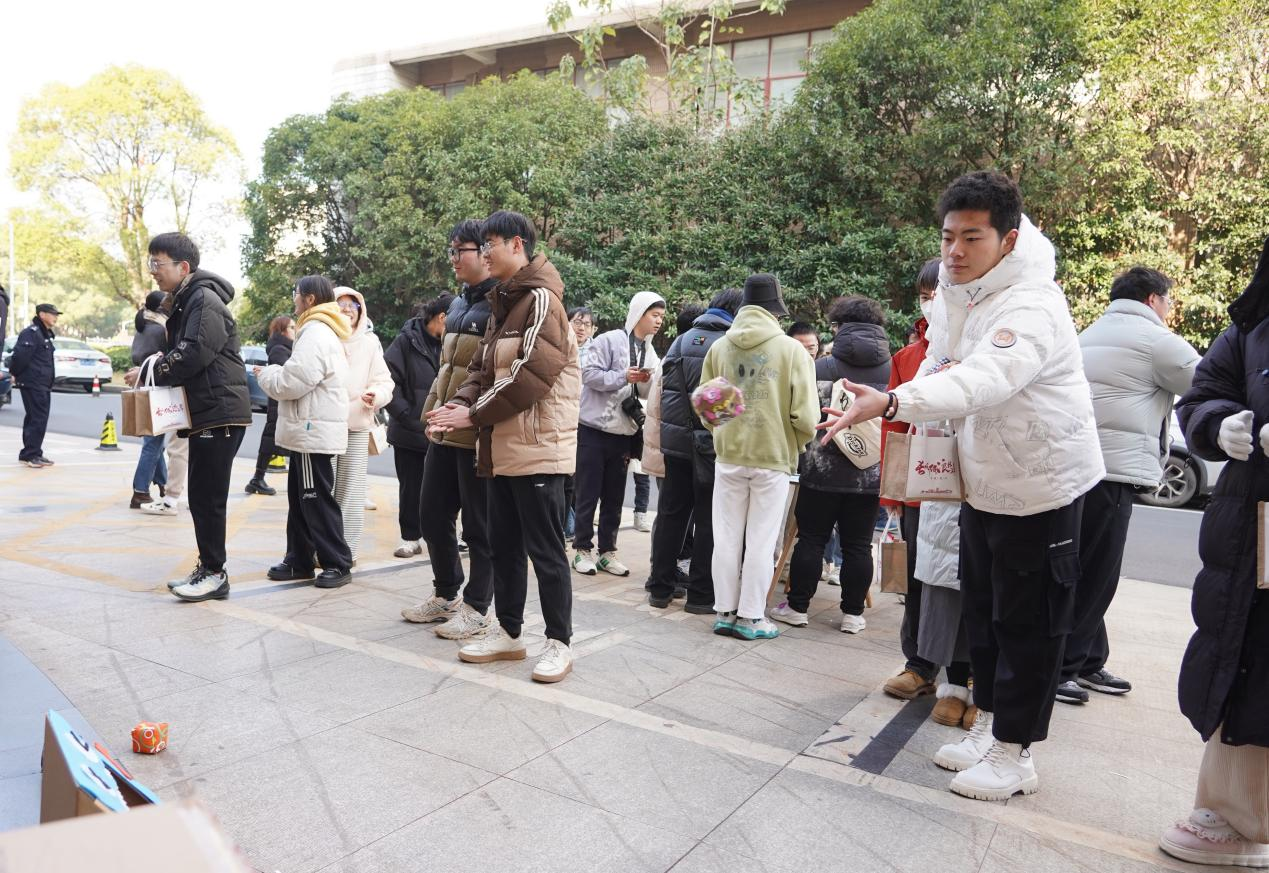长风破浪终上岸 beat365正版唯一入口必一暖心慰问考研学子