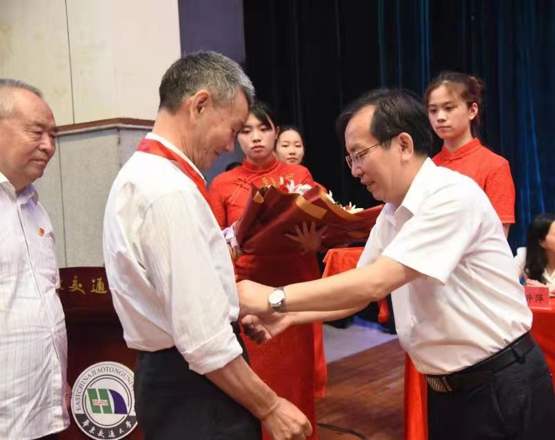 beat365正版唯一入口必一召开庆祝中国共产党成立100周年暨“七一”表彰大会